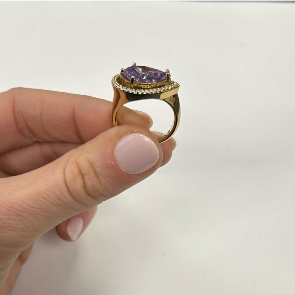 💜▪️Suzy Levian ▪️Yellow Sterling Silver Purple Pearshape CZ Ring Size 7.5 - Picture 5 of 7